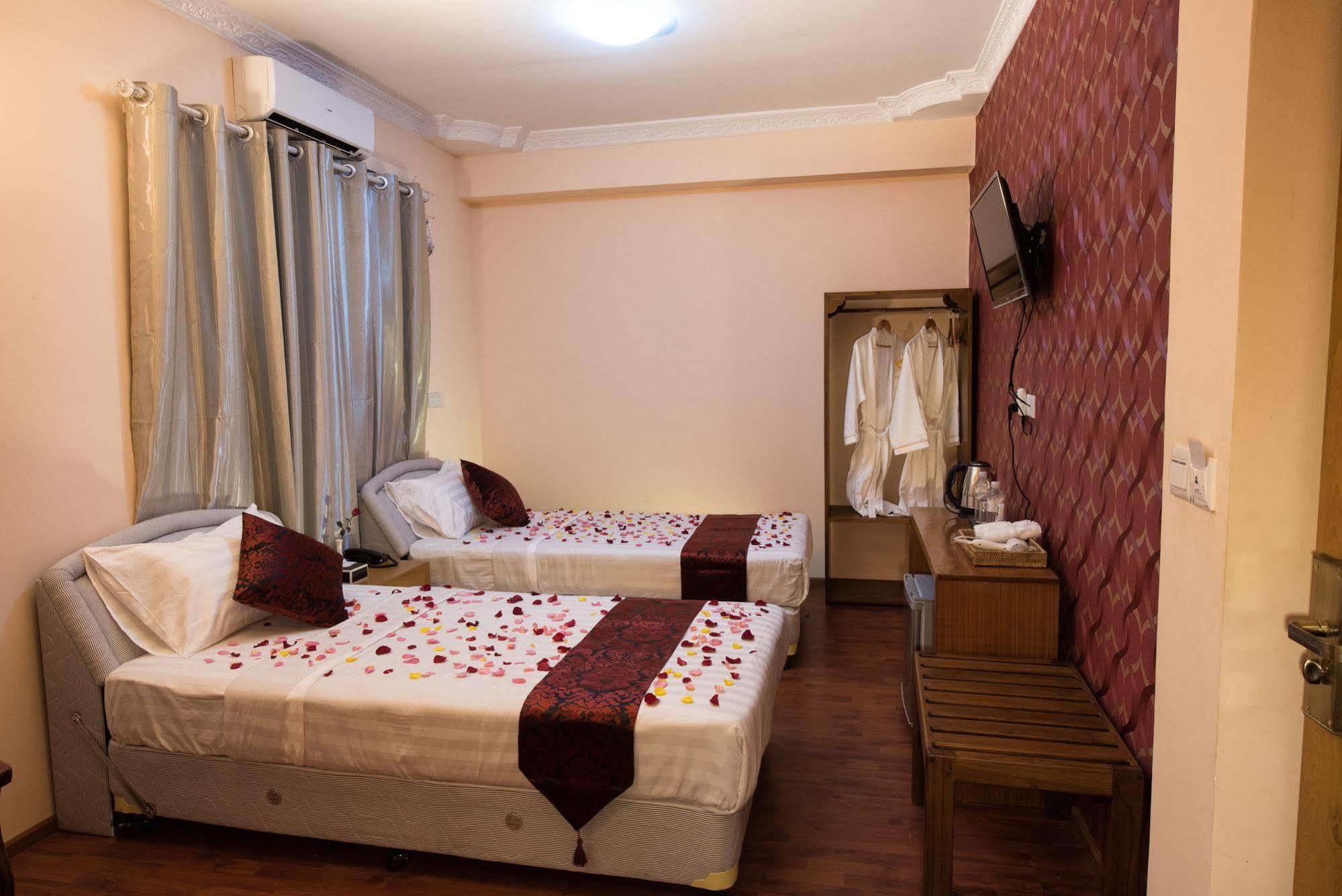 Royal Yadanarbon Hotel Mandalay Exterior photo